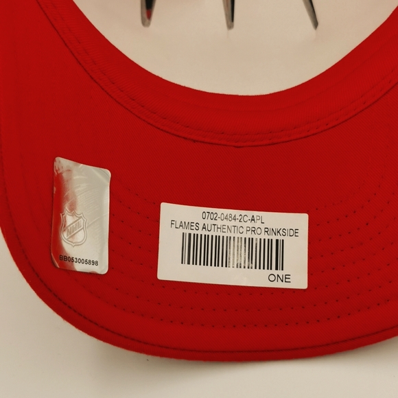 Calgary Flames Fanatics hat - Picture 4 of 5